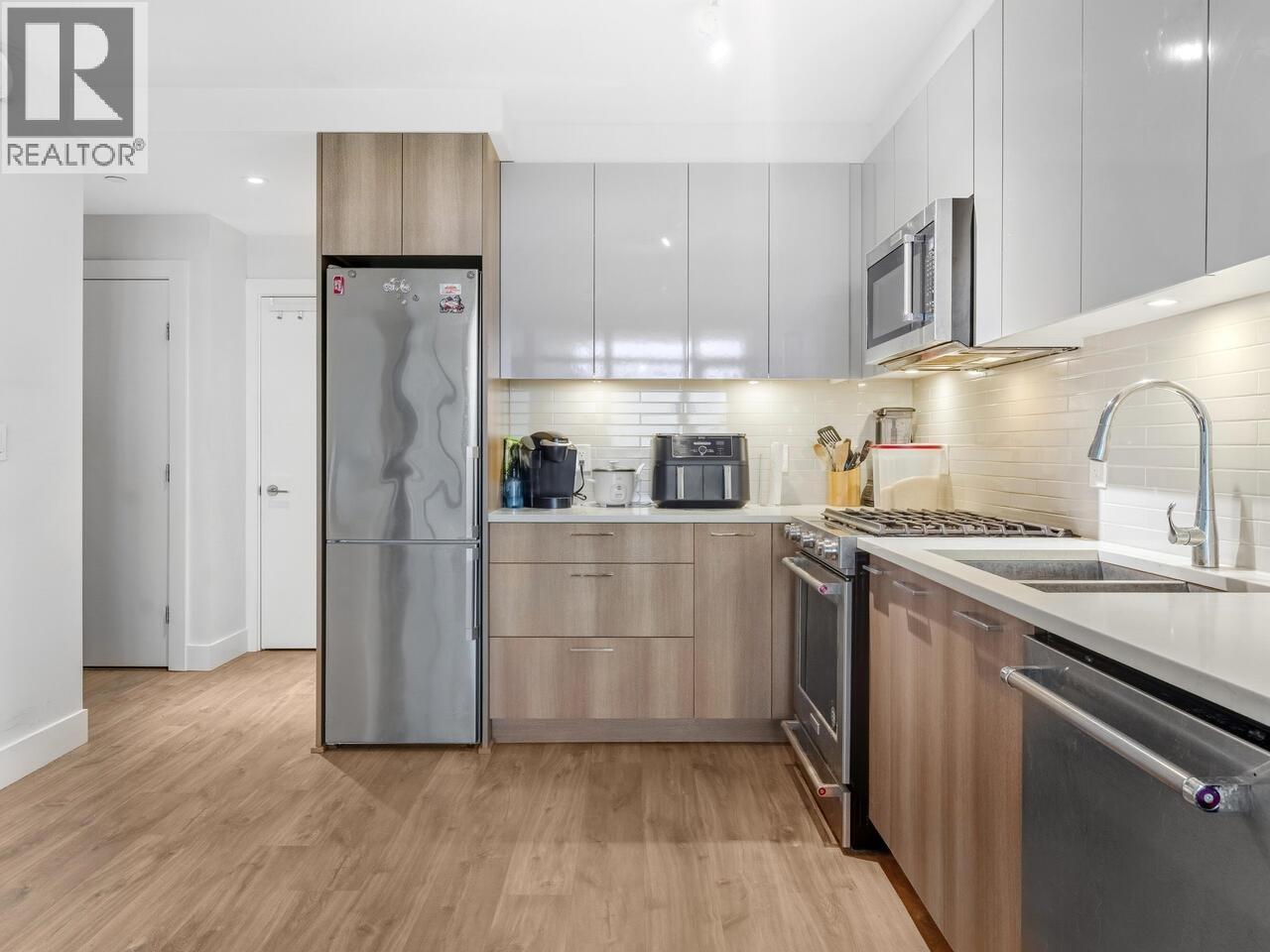 501 258 NELSON'S COURT, New Westminster - Image 1