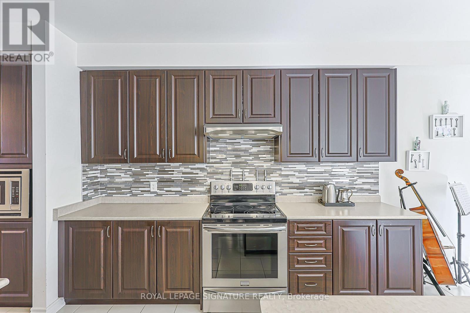 Photo 19 of 27 Beechborough Crescent, East Gwillimbury (Sharon)