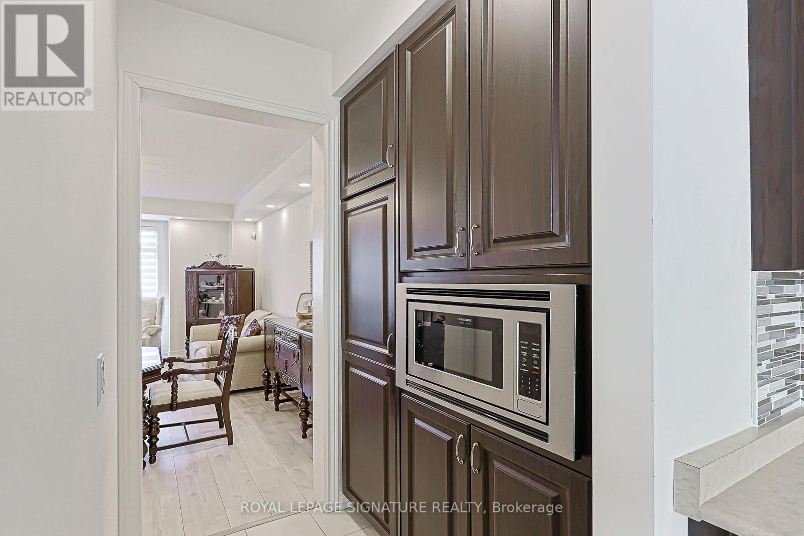 27 BEECHBOROUGH CRESCENT - 22