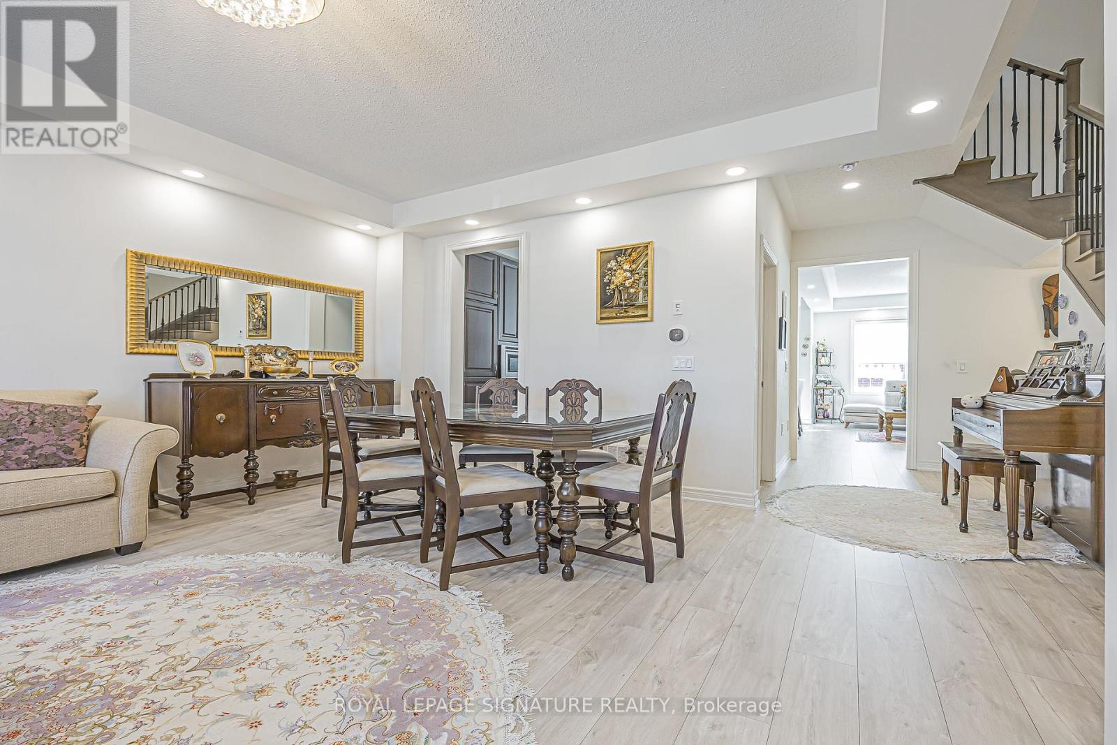 Photo 7 of 27 Beechborough Crescent, East Gwillimbury (Sharon)