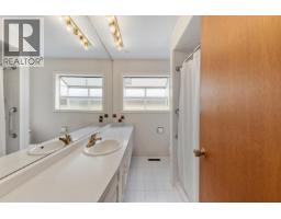 1541 Howard Avenue, Burnaby, BC V5B3S2 Photo 10
