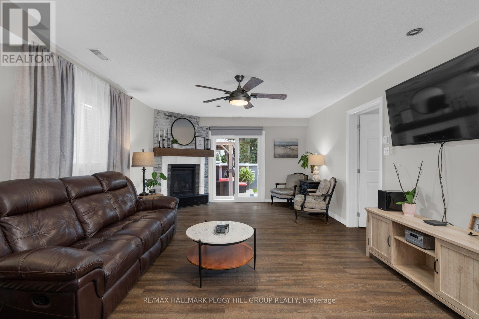 128 Churchland Drive, Barrie photo 3