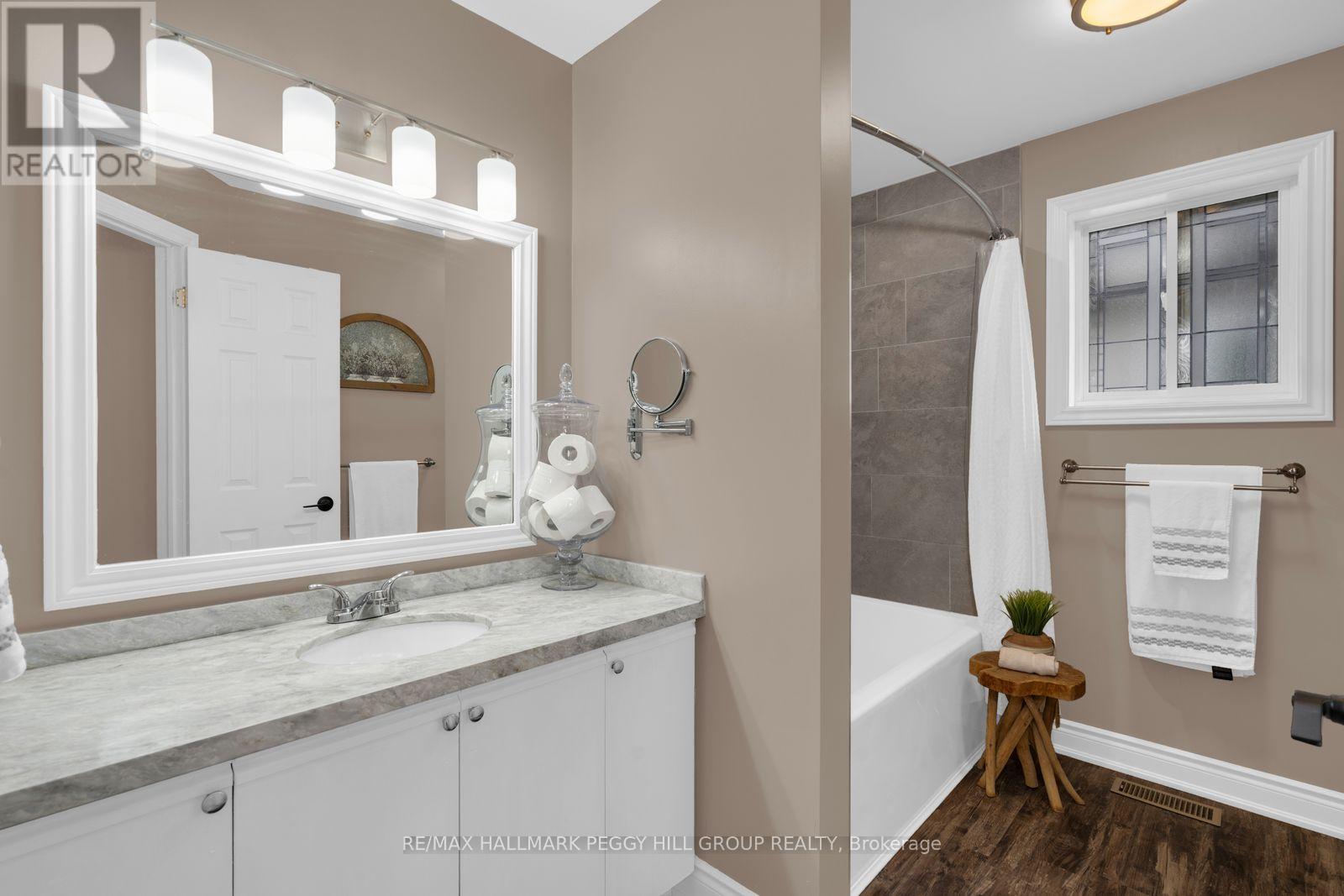 128 Churchland Drive, Barrie photo 9