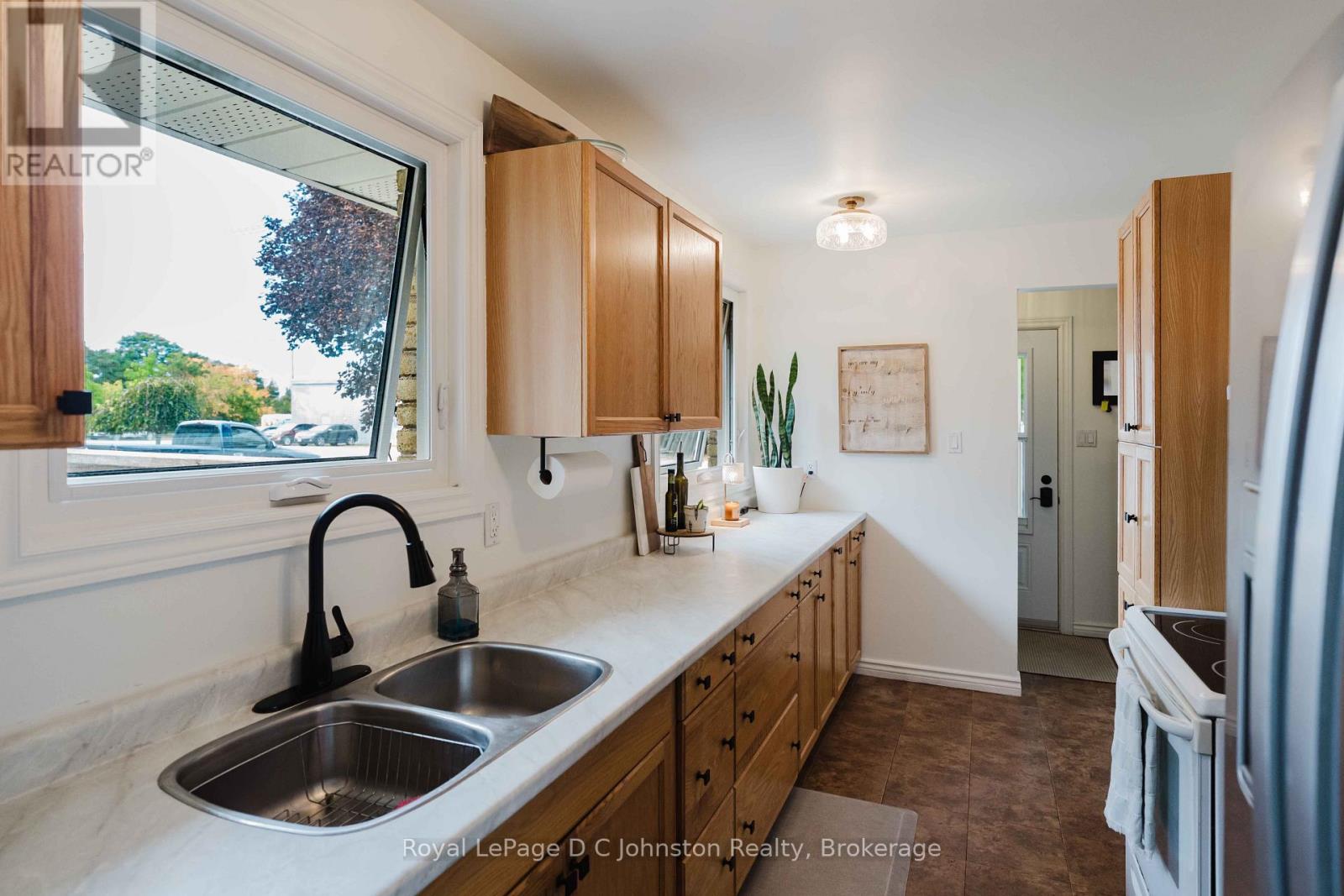 761 ARLINGTON STREET - 9