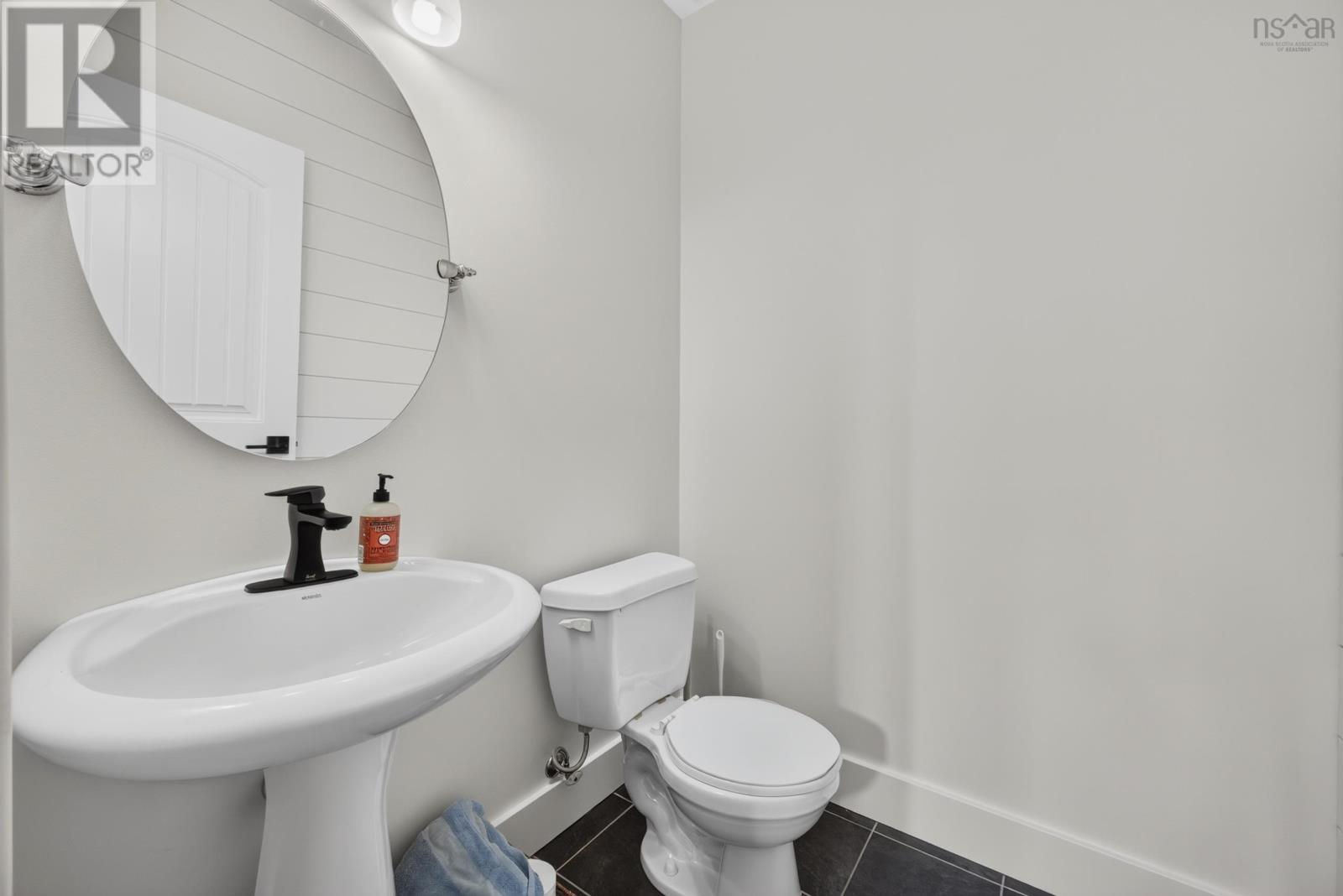 118 EDGEHILL Drive - Image 37