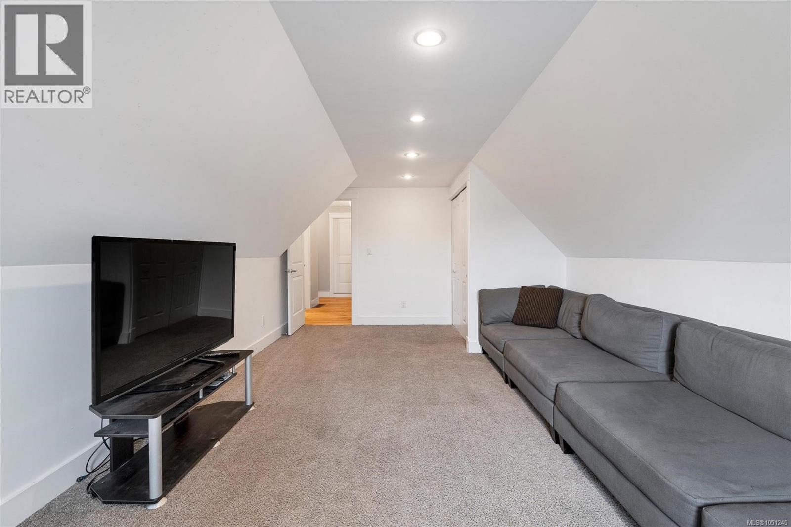 2944 Roozendaal Rd - 51