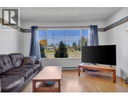 Kitchen - 702 Forsyth Ave, Parksville, BC V9P1E7 Photo 6