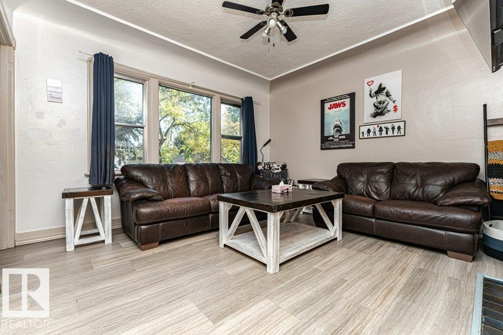 11910 94 ST NW - 10