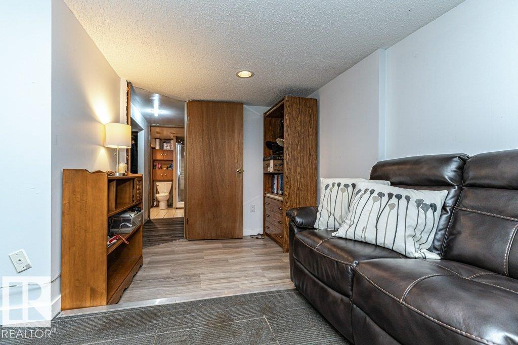 11910 94 ST NW - Image 32