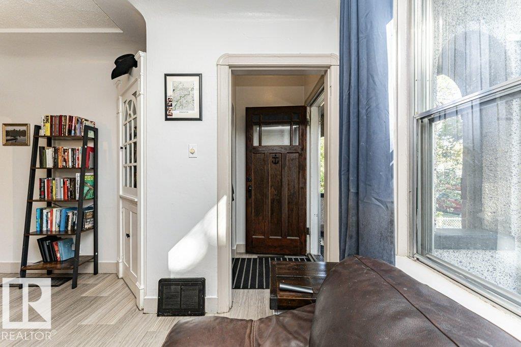 11910 94 ST NW - 8