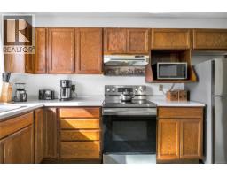 Primary Bedroom - 702 Forsyth Ave, Parksville, BC V9P1E7 Photo 11