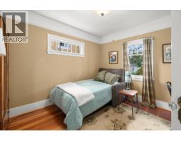 3358 Cook St, Saanich, BC V8X1A8 Photo 33