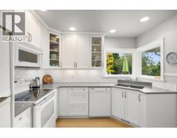 3358 Cook St, Saanich, BC V8X1A8 Photo 11