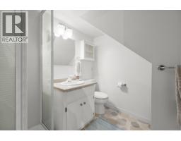 3358 Cook St, Saanich, BC V8X1A8 Photo 39