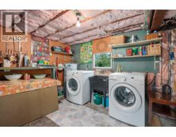 3358 Cook St, Saanich, BC V8X1A8 Photo 41