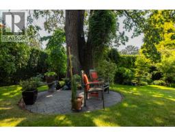 3358 Cook St, Saanich, BC V8X1A8 Photo 22