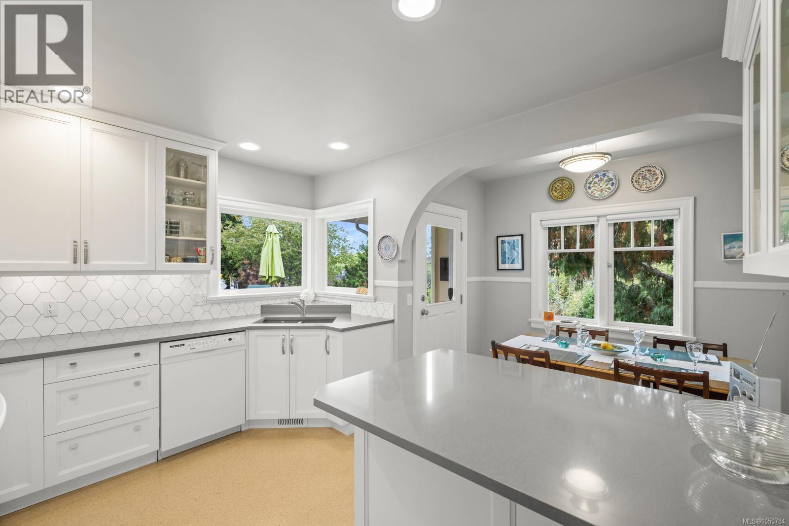 3358 Cook St - Image 10