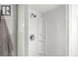 3358 Cook St, Saanich, BC V8X1A8 Photo 40
