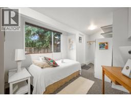 3358 Cook St, Saanich, BC V8X1A8 Photo 37