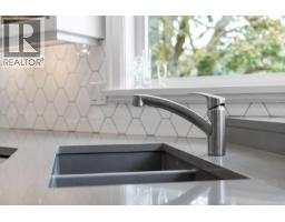 3358 Cook St, Saanich, BC V8X1A8 Photo 12