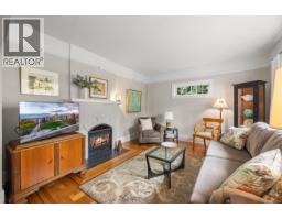 Balcony - 3358 Cook St, Saanich, BC V8X1A8 Photo 7