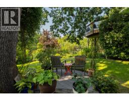 3358 Cook St, Saanich, BC V8X1A8 Photo 23