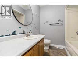 4pc Bathroom - 303 Cornwall Drive, Fort Mcmurray, AB T9K1G7 Photo 9