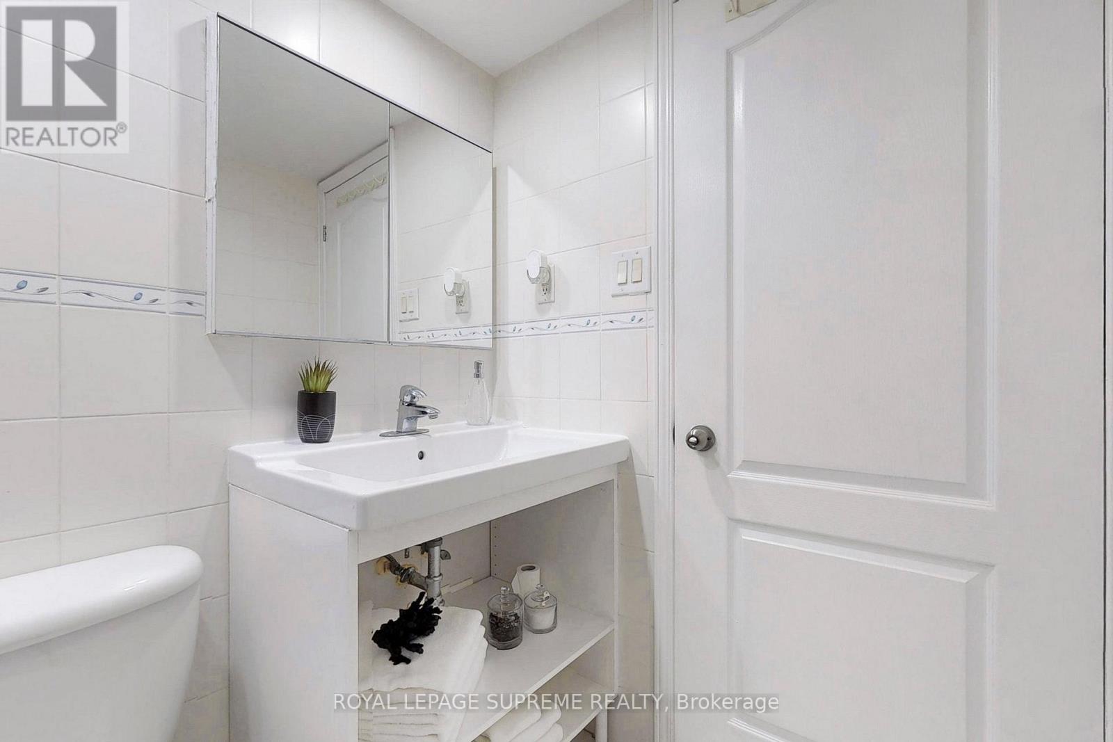 #401 135 MARLEE AVENUE - 28
