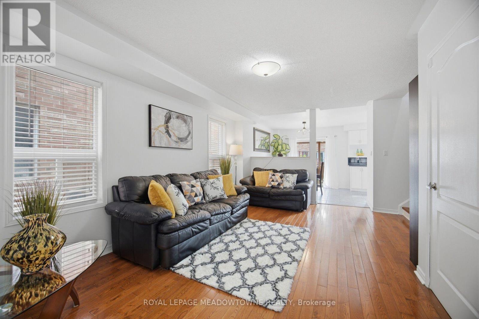 7 SECORD CRESCENT - 8
