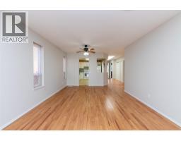 Living room - 1285 14th Street Unit# 30, Kamloops, BC V2B8K9 Photo 6