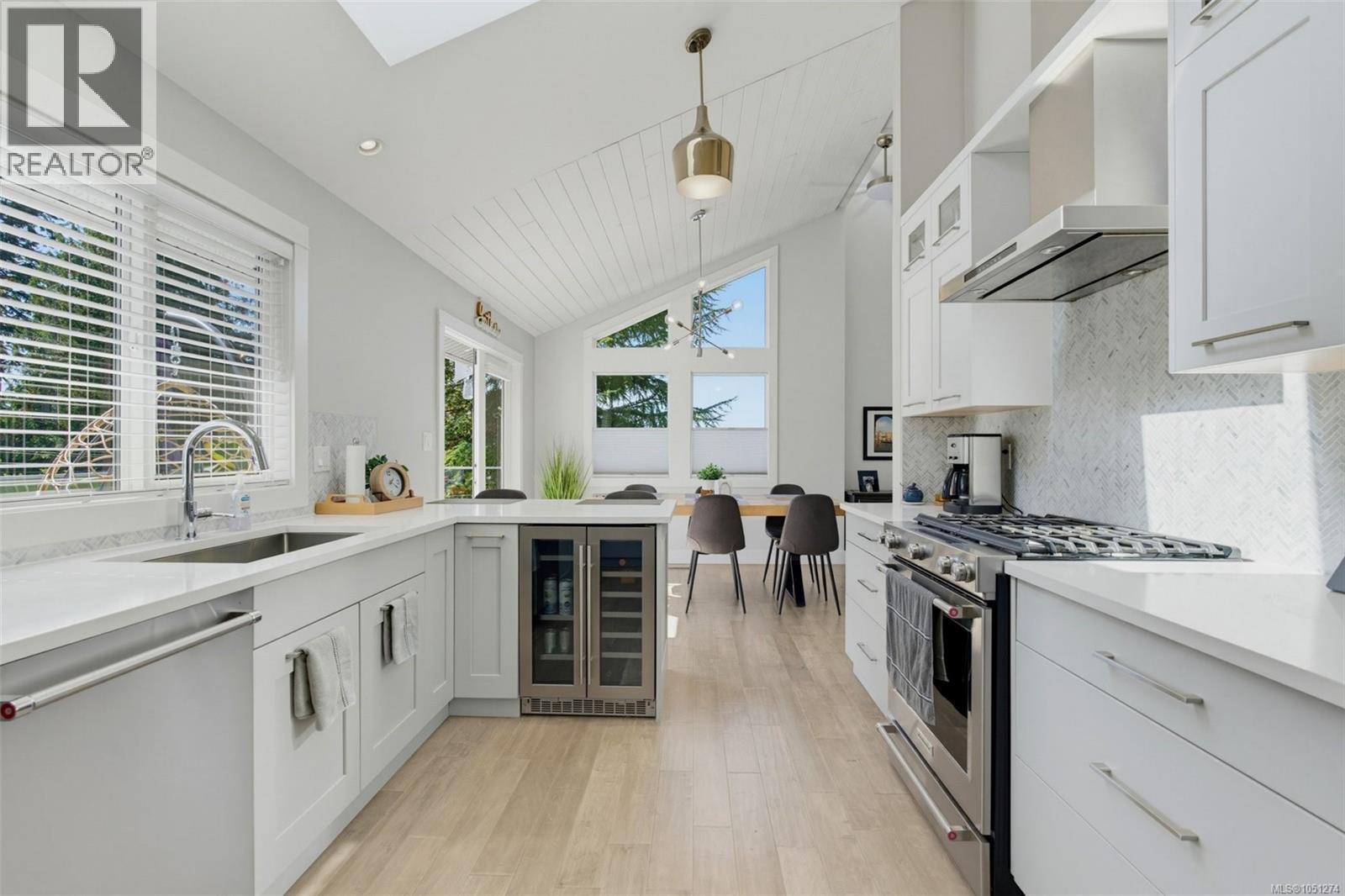 6481 Rodolph Rd - 12