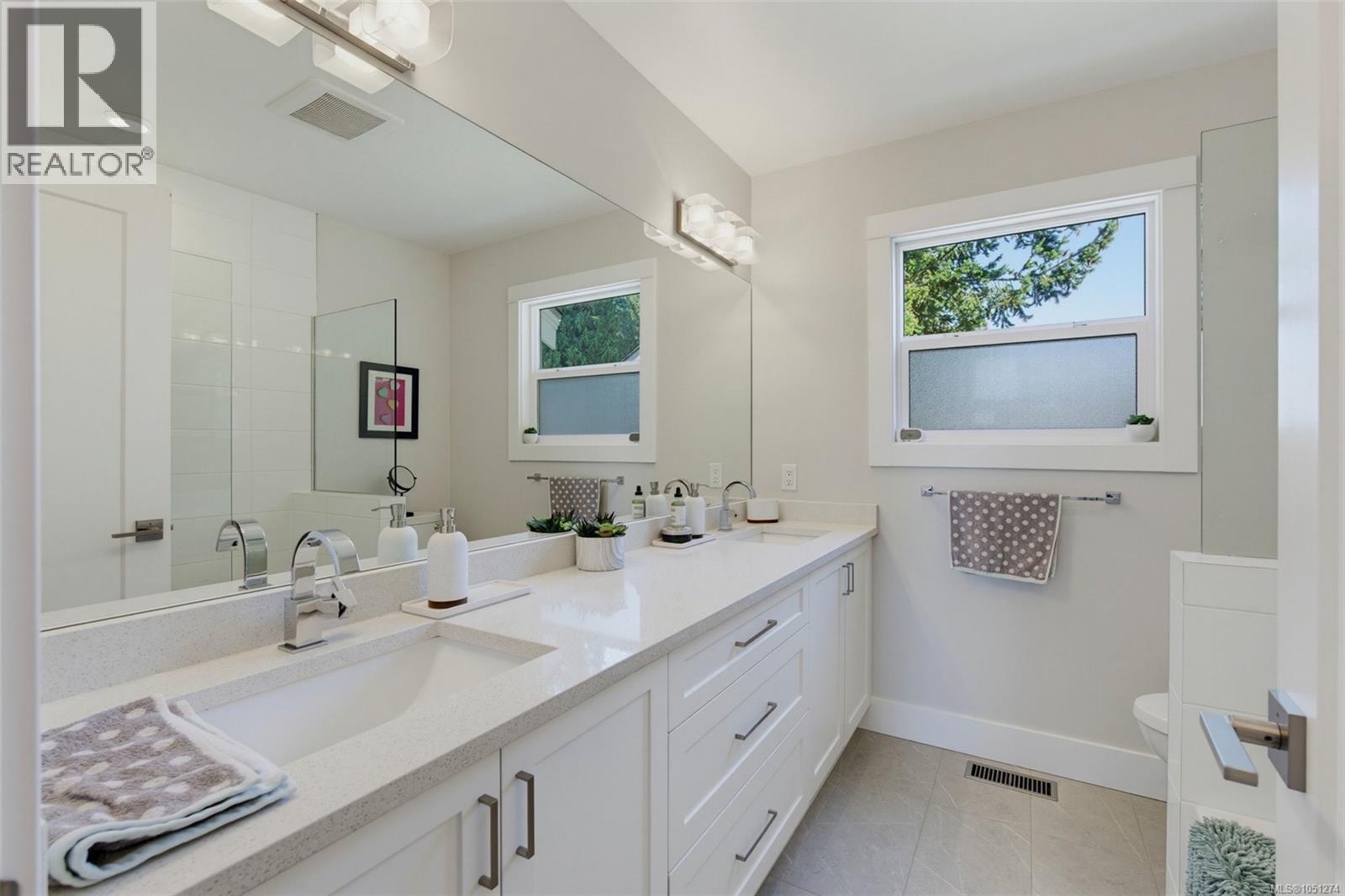 6481 Rodolph Rd - Image 32