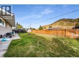 290 8th Avenue, Montrose, BC V0G1P0 Photo 29