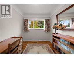 844 Rockheights Ave, Esquimalt, BC V9A6J6 Photo 18