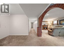 844 Rockheights Ave, Esquimalt, BC V9A6J6 Photo 20