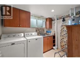 844 Rockheights Ave, Esquimalt, BC V9A6J6 Photo 24