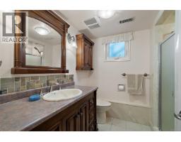 844 Rockheights Ave, Esquimalt, BC V9A6J6 Photo 25