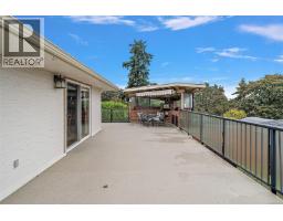 844 Rockheights Ave, Esquimalt, BC V9A6J6 Photo 28