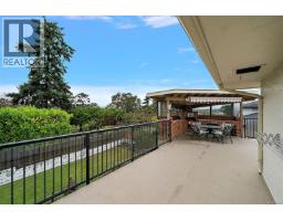 844 Rockheights Ave, Esquimalt, BC V9A6J6 Photo 29