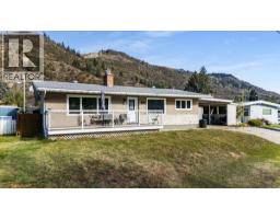 290 8th Avenue, Montrose, BC V0G1P0 Photo 31
