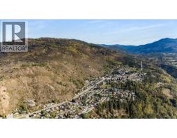290 8th Avenue, Montrose, BC V0G1P0 Photo 33