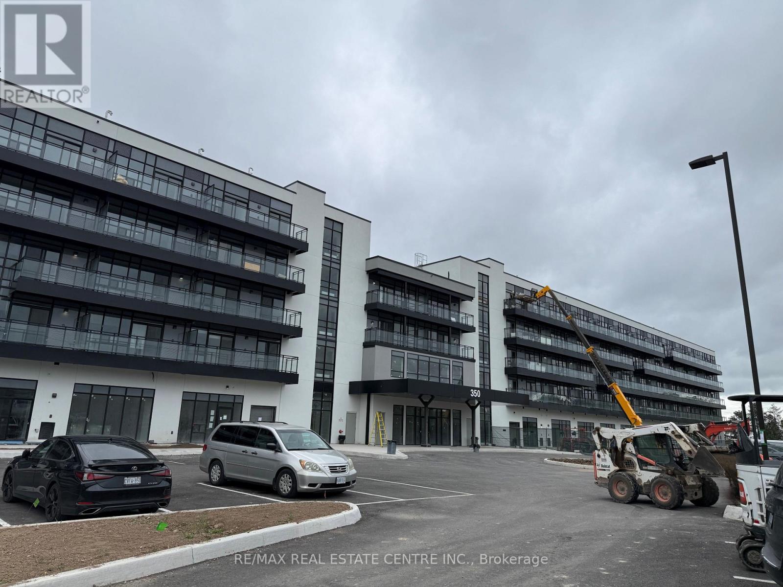 325 - 350 PRINCE CHARLES DR S DRIVE