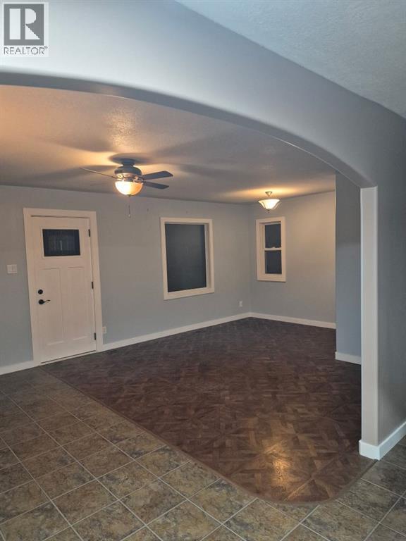 145 19 Street N - Image 9