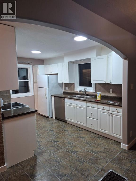 145 19 Street N - 17