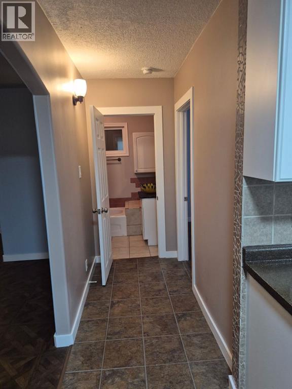 145 19 Street N - Image 25