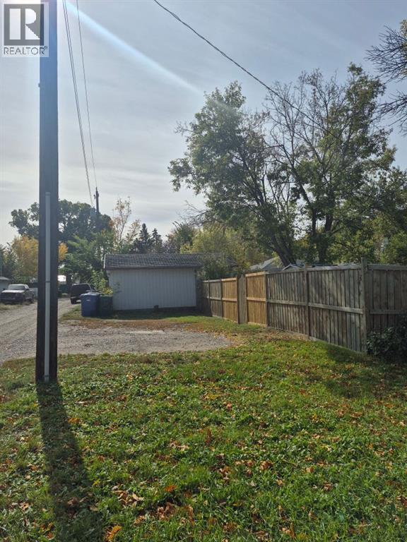 145 19 Street N - 36