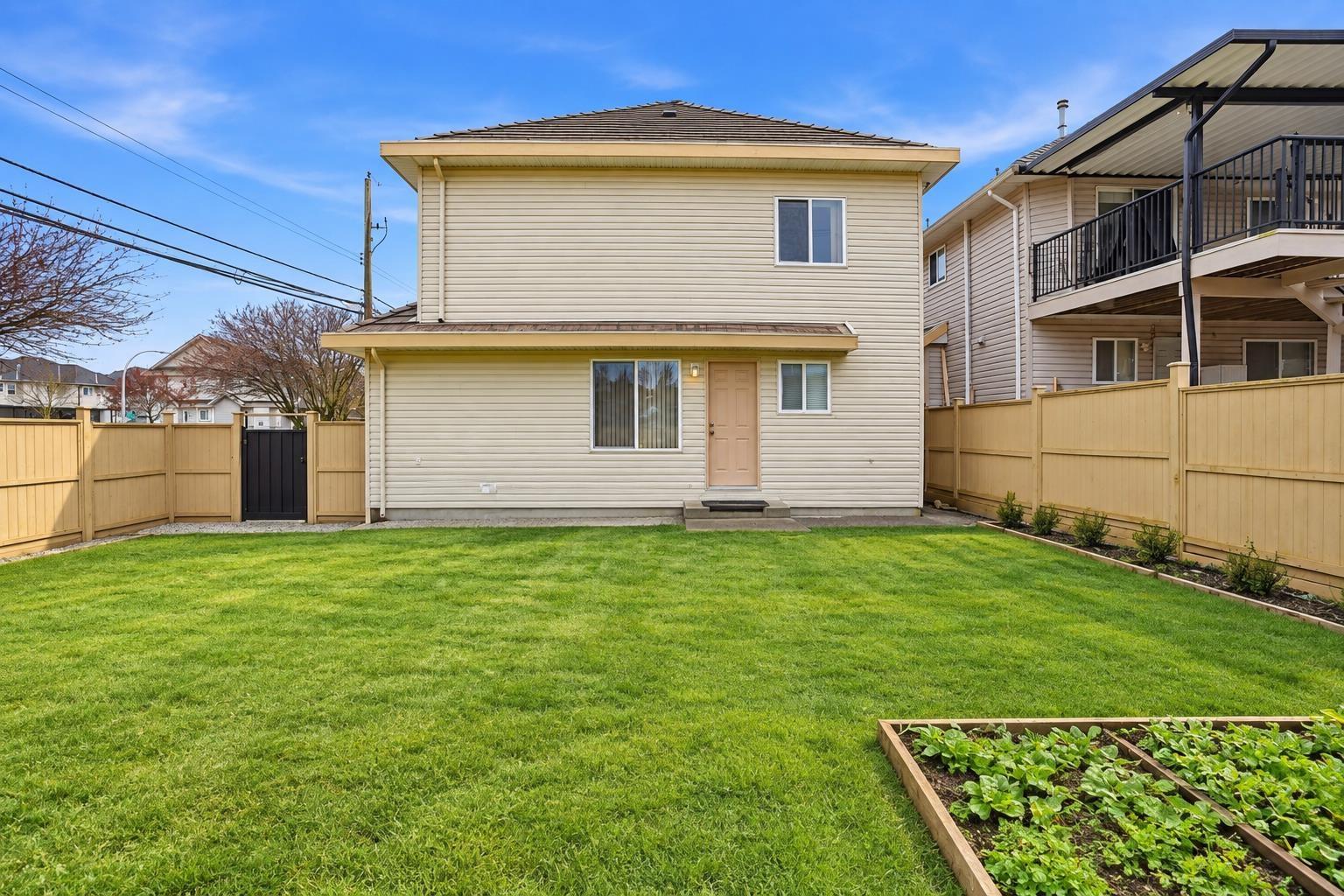 Photo of 6593 125A STREET 22