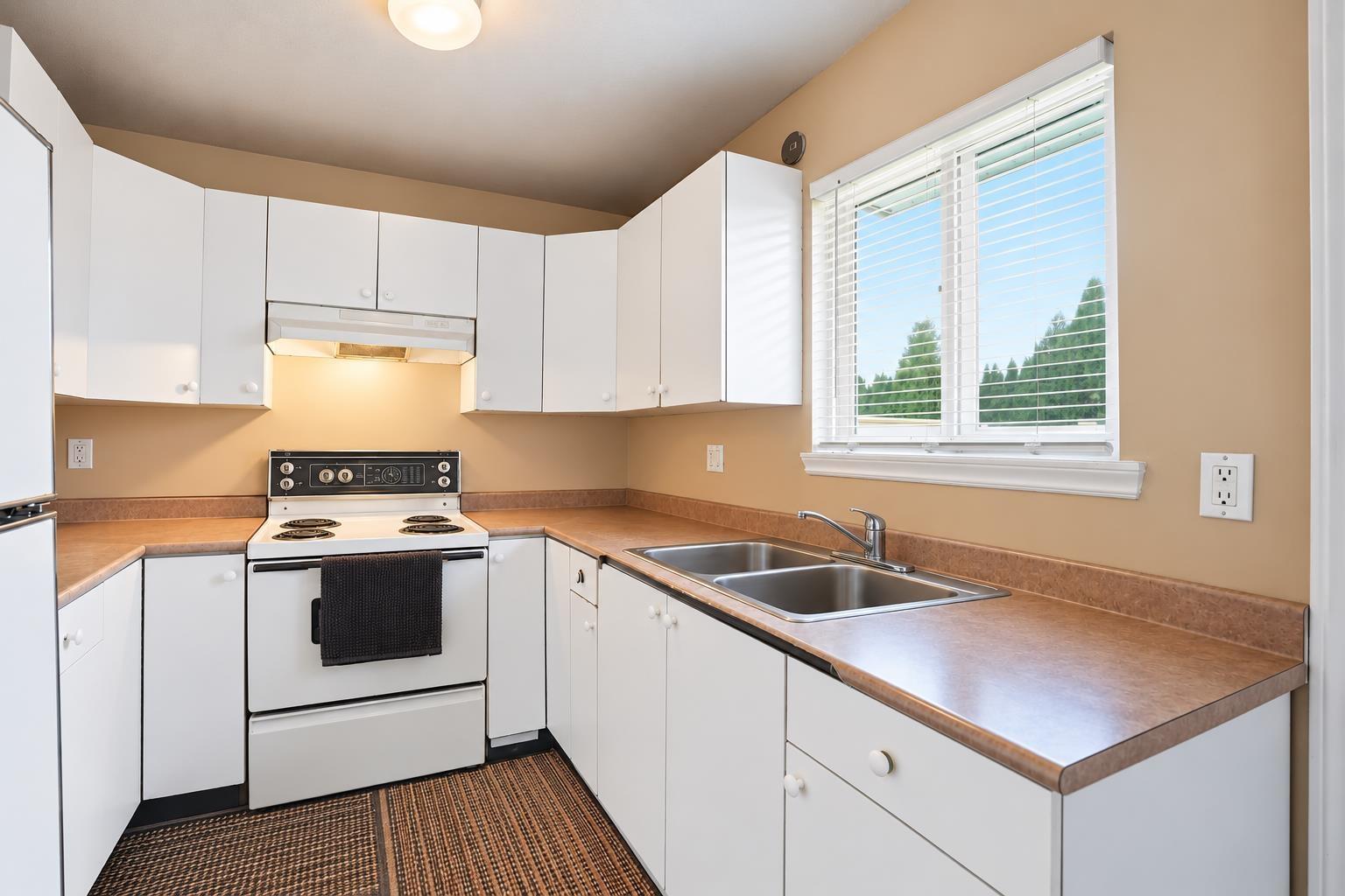Photo of 6593 125A STREET 18