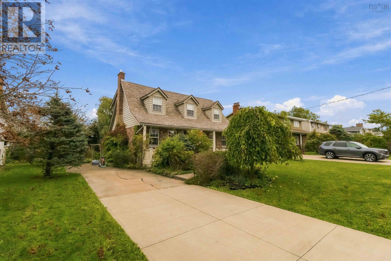 16 Driftwood Crescent - 1