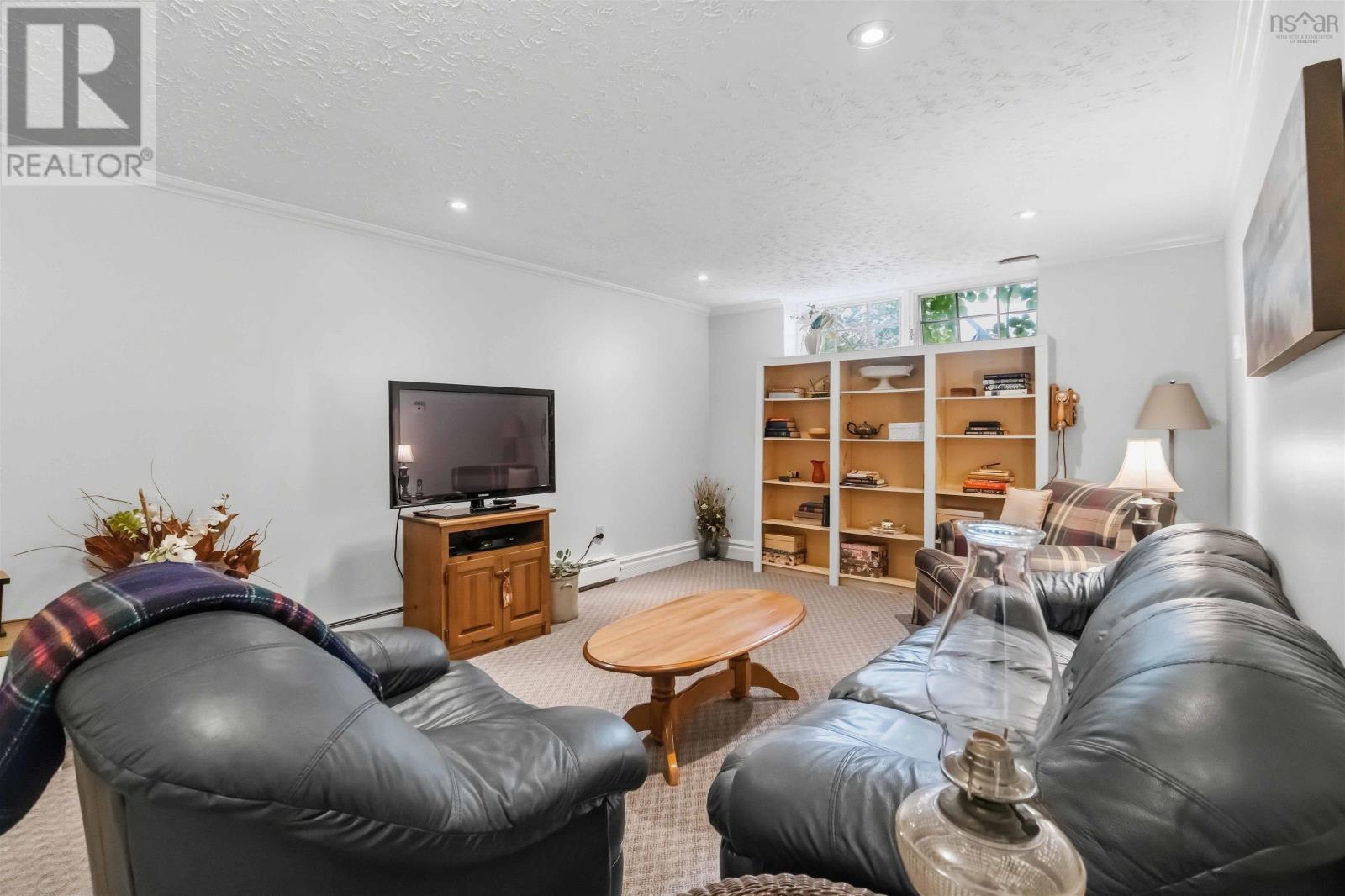 16 Driftwood Crescent - Image 38